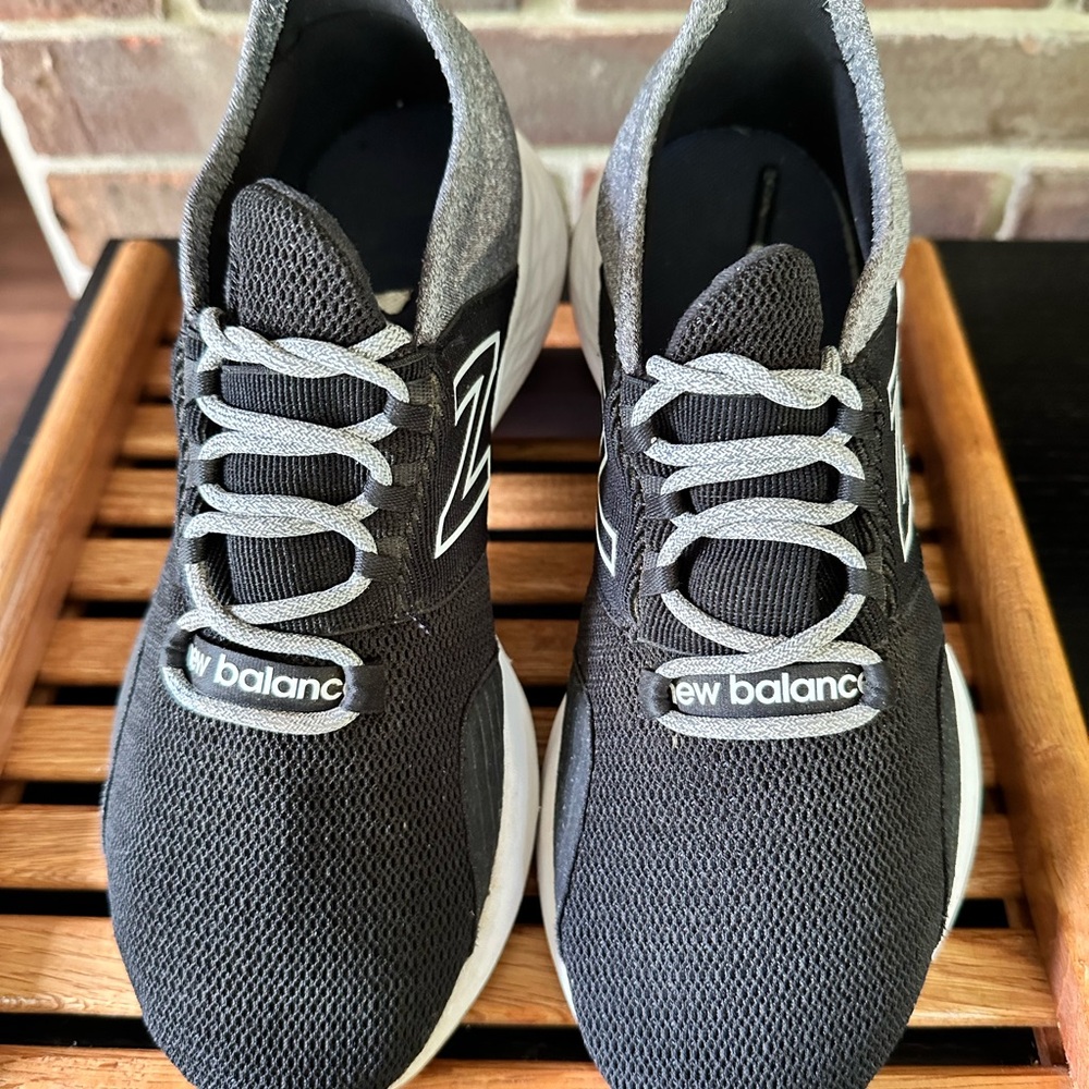 New Balance Black and Gray Sneakers with Breathable Mesh - Picture 15 of 16